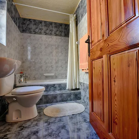 Razzett Ta' Twil * Gharb (Gozo)